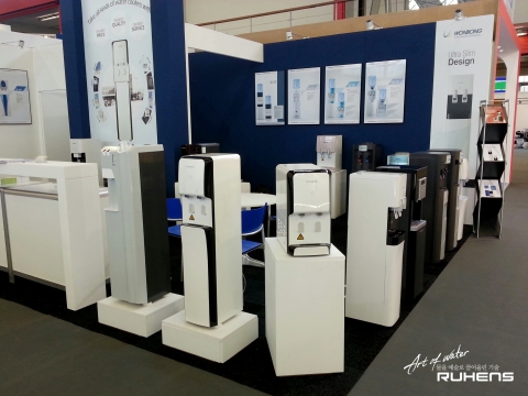 국내 정수기 브랜드 루헨스가 유럽 최대 물 산업 전시회 아쿠아텍 2013에 참가하였다.