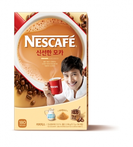 네스카페가 신선한 모카, 신선한 리치를 출시한다.