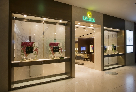 2013년 11월 15일 충청ㆍ대전권 최초로 오픈한 갤러리아 타임월드점 1층의 롤렉스 공식판매점