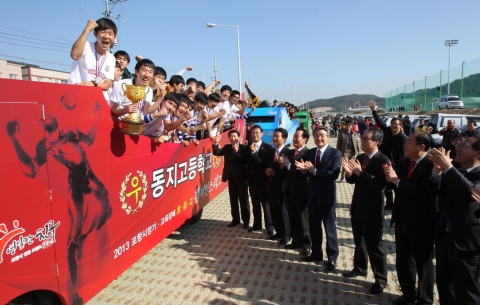 동지고등학교가 포항시 초중고 챔피언스리그 고등부 우승을 차지했다.