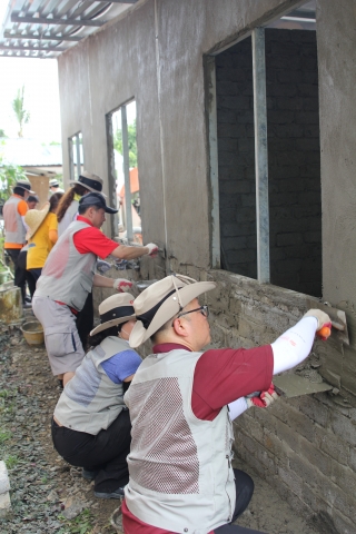 대한주택보증이 말레이시아에서 해비타트 건축 봉사를 실시했다.