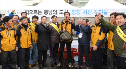 청정해역으로 다시 태어난 충남 서해안의 우수 수산물을 맛 볼 수 있는 행사가 서울시민들의 적극적인 참여 속에 서울 청계광장에서 성대하게 마무리 됐다.