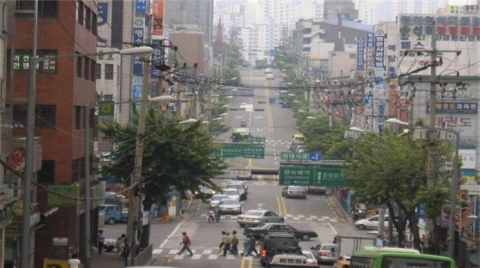 서울시는 상습적인 정체구간인 관악구 현대시장~강남고려병원 950m 구간인 관악구 은천길을 왕복 3차로에서 4차로로 확장을 완료했다.