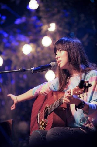 예스24 제7회 문화축제 콜라보레이션 파티 중 요조의 공연모습