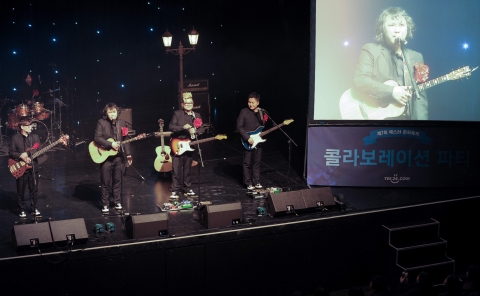 예스24 제7회 문화축제 콜라보레이션 파티 중 장미여관의 엔딩공연 모습