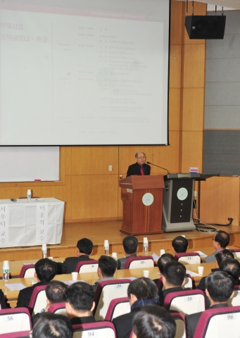 건국대학교 국방획득교육센터와 산업대학원 방위사업학과는 29일 방산 경쟁정책의 발전방향 세미나와 방위산업의 규제환경 변화와 대응 특강을 개최했다.