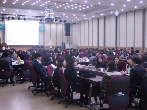 멘토들과 200여 명의 학생들이 뜻깊은 자리를 가졌다.