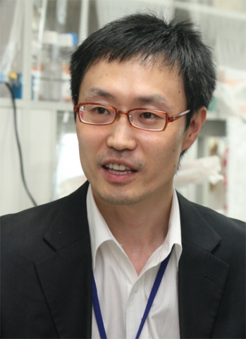 건국학술상(인문)을 수상하는 건국대 의생명과학과 이승재 교수