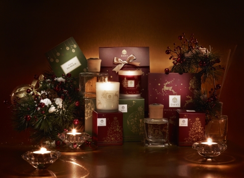 LG생활건강은 다비 브랜드 베스트셀러인 다비 르 그랑크뤼 크림(60ml)과 다비 안티옥시던트 액티브 에센스(60ml)로 구성된 연말 한정판 2종세트를 출시했다.