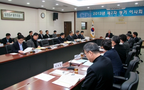 충남발전연구원 2013년도 제2차 정기이사회가 지난 13일 연구원에서 열렸다