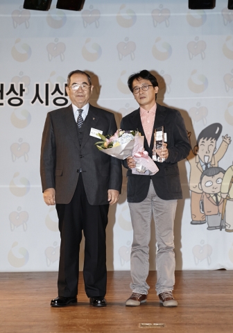 2013 장애인먼저실천상 시상식 영예의 대상을 수상한 KBS한국방송 굿닥터 제작팀 기민수 연출