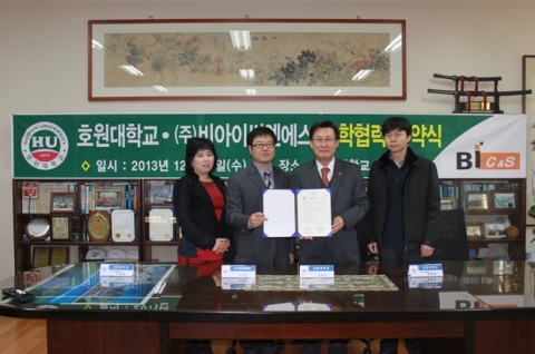 좌로부터 이영숙교수(사이버수사경찰학부장),이원철 상무,강희성 총장, 장범환 교수