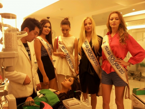 미스아시아퍼시픽월드 슈퍼탤런트 대회 수상자들이 한국 치과를 방문했다.