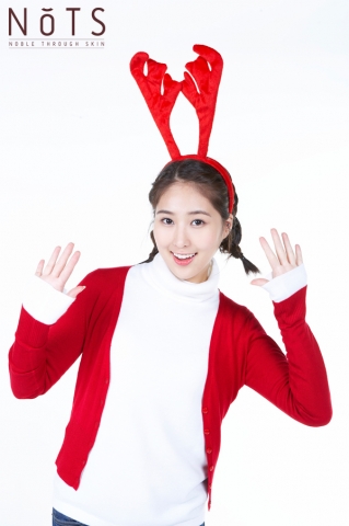 크리스마스 메이크업 방법을 소개한다.