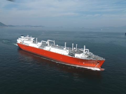 대우조선해양이 지난 2010년 건조, 벨기에 엑스마 사에 인도한 LNG 재기화운반선(LNG-RV)의 시운전 모습