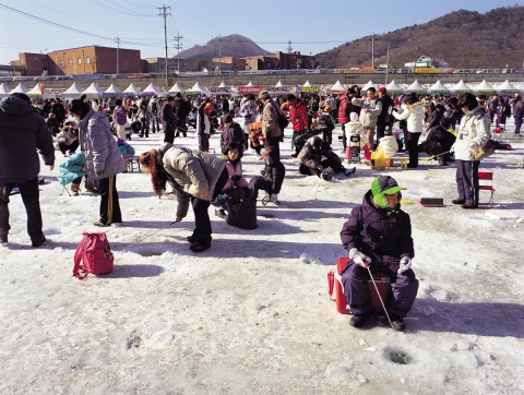 한국관광공사가 화천 산천어 축제를 소개했다.