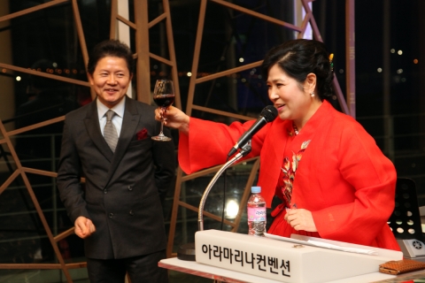 김포 스티븐스 아라마리나컨벤션에서 2013 스티븐스 송년의 밤 행사가 진행됐다.