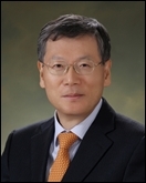 한국전기연구원 김호용 원장이 전기계 국내 대표 단체인 (사)대한전기학회 신임회장으로서 2014년 한 해 동안 전기학회를 이끌어가게 됐다.