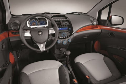 스파크 스페셜 에디션 팝 & 비트: 한국지엠이 개성 넘치는 색상과 디자인의 데칼 및 스타일링 아이템으로 차별화된 쉐보레 스파크(Chevrolet Spark) 비트(Beat)와 팝(