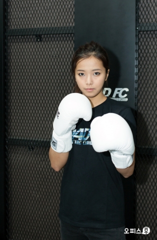 로드FC 로드걸 송가연이 이상형을 밝혔다.