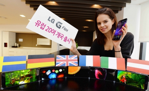 LG전자가 진정한 커브드 스마트폰 LG G 플렉스를 유럽 20여 개국에서 판매하기로 했다. 영국, 독일, 프랑스, 이태리, 스웨덴, 오스트리아 등 유럽 주요 국가 출시는 내달로 예