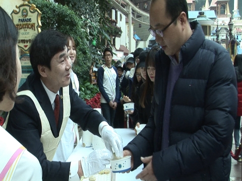 한돈자조금관리위원회가 롯데월드서 개최한 2014 설 한돈 드림 캠페인 모습
