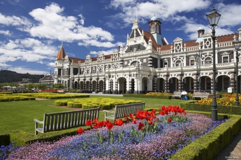 뉴질랜드관광청이 2월의 여행지로 더니든역을 추천했다.