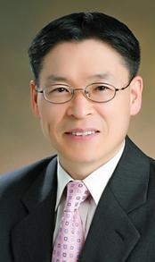 건국대 경영대학 김광수 교수가 올해 초 한국전략경영학회 제 18대 신임 회장으로 취임해 연말까지 회장직을 맡는다.