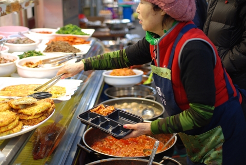 엽전으로 도시락카페를 이용할 수 있는 통인시장