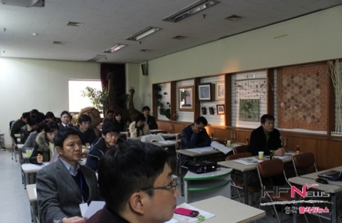 한플라워 화원경영강좌 세미나가 부산 경남 지역의 화훼 업계 관계자가 참여한 가운데 성공리에 막을 내렸다.
