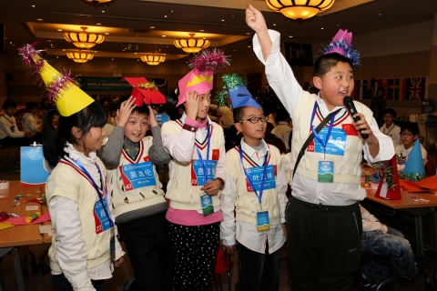 제2회 WMO 아시아대회에 참가한 중국 학생들이 게임을 즐기고 있다.