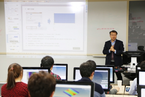 건국대 김창완 교수가 알테어스쿨캠프 대학생 대상 CAE 무료 교육봉사를 실시했다.