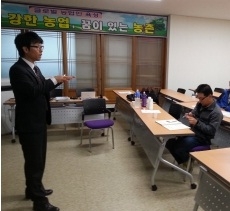 (주)비앤파트너스 김석 대표가 강의를 하고 있다.