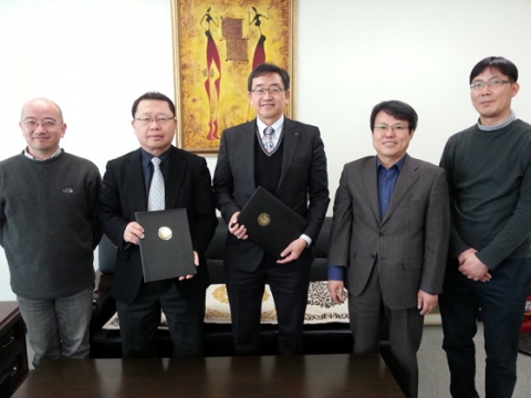 건국대 상경대학은 5일 CFA한국협회(회장 김성수)와 학생들의 CFA(Chartered Financial Analyst: 공인재무분석사) 교육과정 지원과 멘토링 등 학술 ․ 연구활