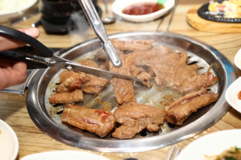 황토참숯에 구은 돼지갈비