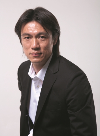 삼성전자는 대한민국 축구 국가대표 사령탑 홍명보 감독을 2014년 삼성 커브드 UHD TV 캠페인 공식 모델로 발탁했다.