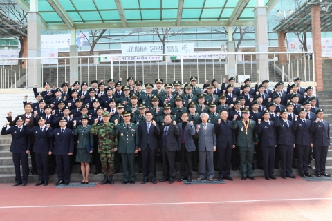 동명대가 한국사관후보생 임관신고 및 승급입단식을 진행했다.