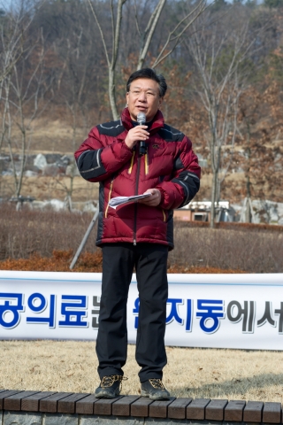 22일 서울 원지동에서 열린 ‘국립중앙의료원 원지동 이전 확정,현대화 추진 한마음 단합대회’에서 윤여규 원장이 기념사를 하고 있다.