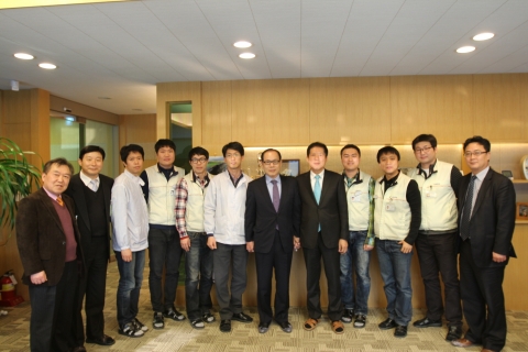 설동근 동명대 총장이 동화엔텍·리노공업 등 가족회사를 방문했다.