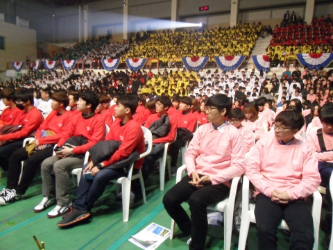 호원대학교는 3일 11시 호원문화체육관에서 2014학년도 신․편입생 1,693명과 강희성 총장과 처·실·본부장 및 대학 관계자들과 학부모 등 2,500여명이 참석한 가운데 신․편입