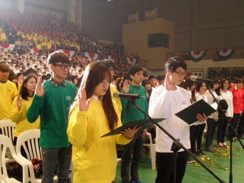 호원대학교는 3일 11시 호원문화체육관에서 2014학년도 신․편입생 1,693명과 강희성 총장과 처·실·본부장 및 대학 관계자들과 학부모 등 2,500여명이 참석한 가운데 신․편입