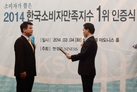 유모차 퀴니(Quinny)가 제7회 소비자가 뽑은 2014 한국소비자만족지수 1위 유모차 부문에서 3년 연속으로 수상했다.