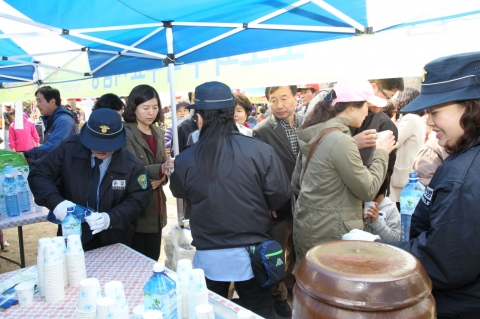 포항시가 15일 죽장면 서포 중·고등학교에서 제12회 죽장고로쇠축제를 개최한다.