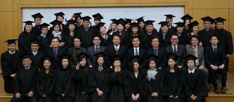 건국대학교는 지난 2010년 국내 최초로 특성화고졸재직자 특별전형을 통해 입학해 4년간의 학업을 성공적으로 마친 산업체 재직자 대상 신산업융합학과 졸업생 45명의 학위수여식을 열고