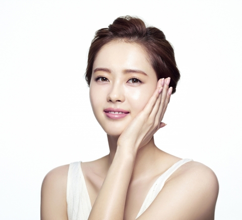 리리코스 모델 고아라