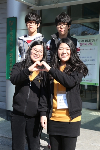 동명대에 쌍둥이 2쌍, 4명이 나란히 입학해 작은 화제가 되고 있다.