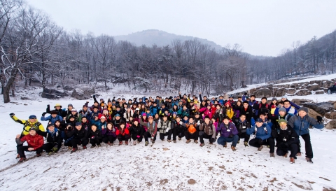 이브자리가 9일 남양주시 불암산에서 2014 신입사원 채용을 위한 산행면접을 실시했다.
