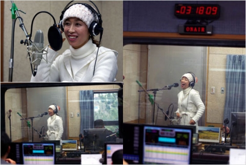 가수 김선양이 6일 오후 충주MBC 라디오 즐거운 오후 3시에 출연해 네가 최고야를 노래하고 있다.