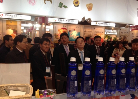 맥콜과 초정탄산수, 고려인삼제품이 전시장을 찾은 전 세계 바이어와 관람객들에게 호평을 받았다.
