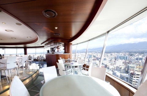 제주KAL호텔은 새봄을 맞이해 신선한 봄철 식재료로 만든 특선요리 프로모션을 5월 31일까지 진행한다.